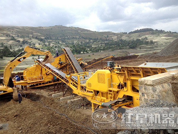 靈活工作的移動(dòng)汽車載碎石子機(jī)