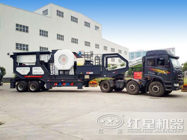 汽車載移動(dòng)碎石機(jī)：配鄂破機(jī)