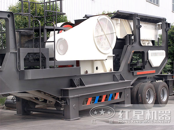 輪胎式移動(dòng)破碎站：配顎破機(jī)