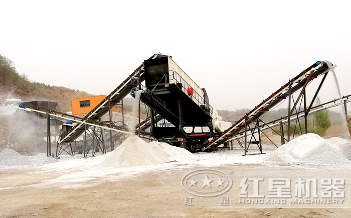 輪胎式移動破碎機工作現(xiàn)場