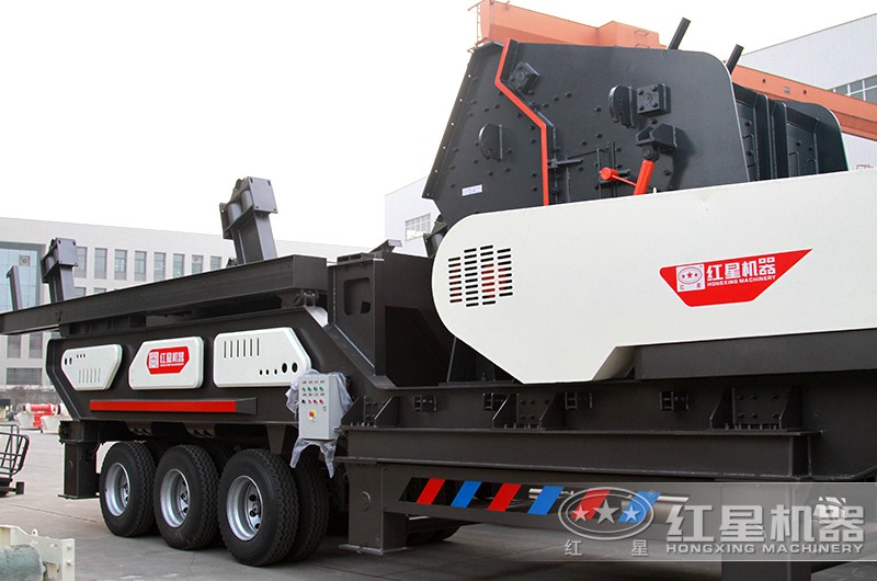 搭載反擊破的流動破碎石子機