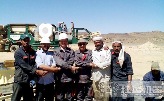 環(huán)保型輪式移動破碎站現場