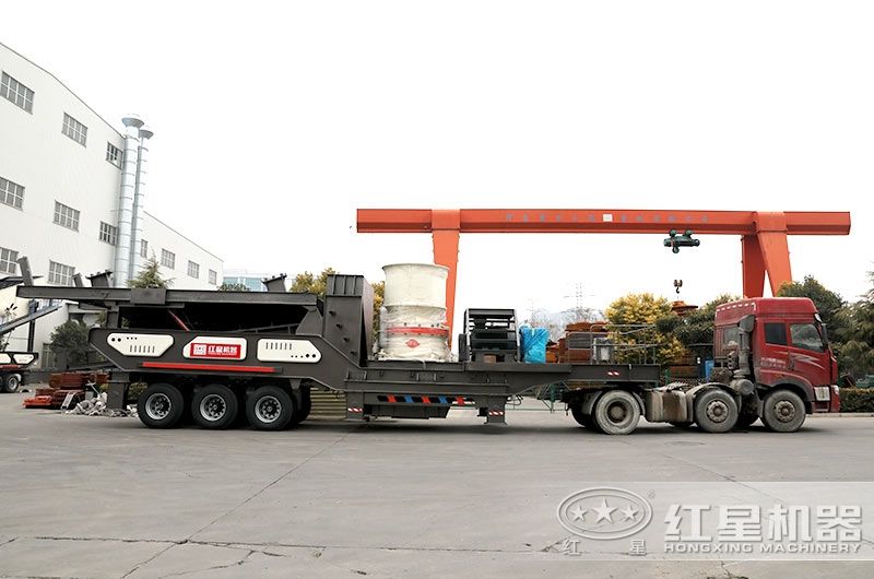 搭載圓錐破碎機(jī)的輪胎流動(dòng)石料破碎機(jī)