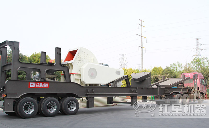 小型車式移動石子粉碎機發(fā)貨了