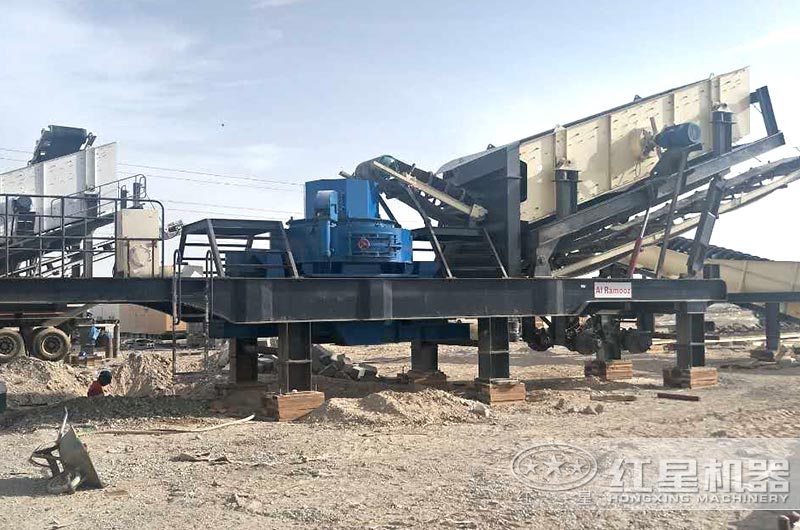移動(dòng)機(jī)制砂生產(chǎn)線作業(yè)現(xiàn)場(chǎng)