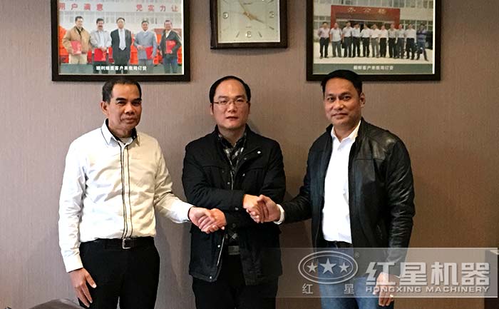 紅星技術經理與客戶達成合作協(xié)議