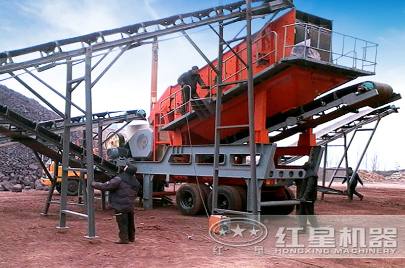 輪胎式移動碎石現(xiàn)場圖