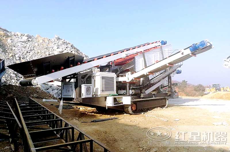 履帶式移動(dòng)破作業(yè)現(xiàn)場(chǎng)